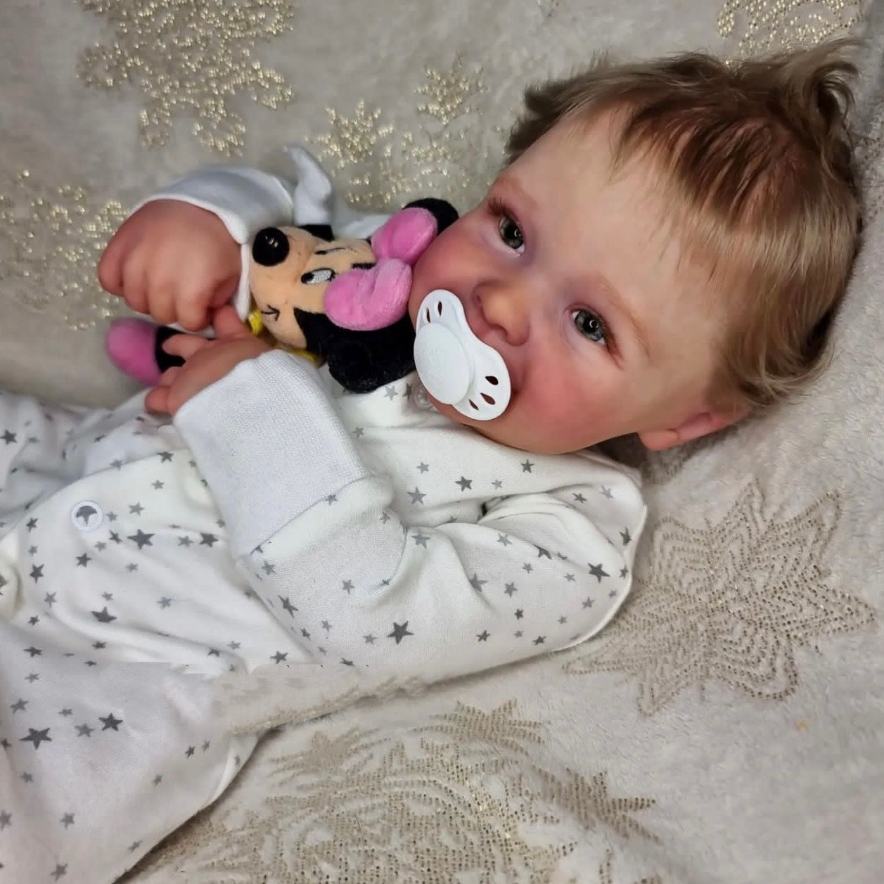 22inch Lifelike Handcrafted Reborn Baby Doll with Cloth Body 3D Real Skin Kids Play Toy Gift for Girls