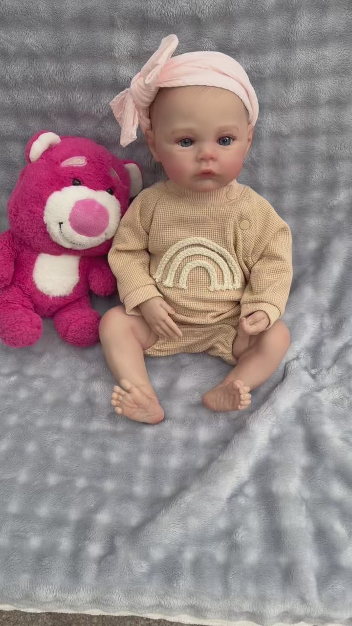18" Lifelike Reborn Baby Doll – Girl with Soft Weighted Body, Realistic Newborn Gift Set for Kids Age 3+